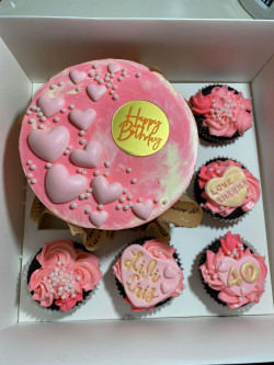 Lovely Cake with cupcakes